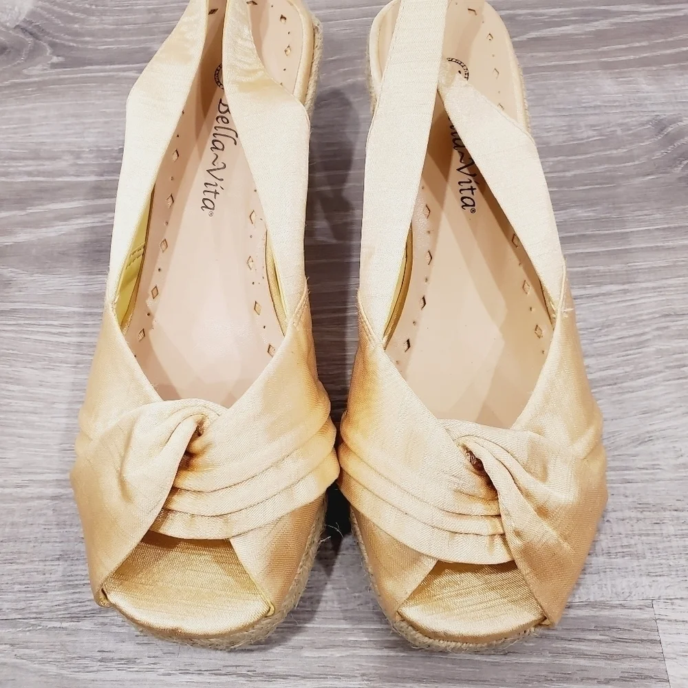 NEW Bella Vita Sangria Yellow Fabric Sandal - Picture 6 of 8